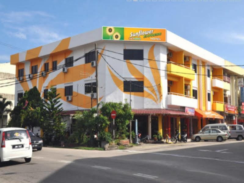 Sunflower Express Hotel Pontian Kecil Exterior foto
